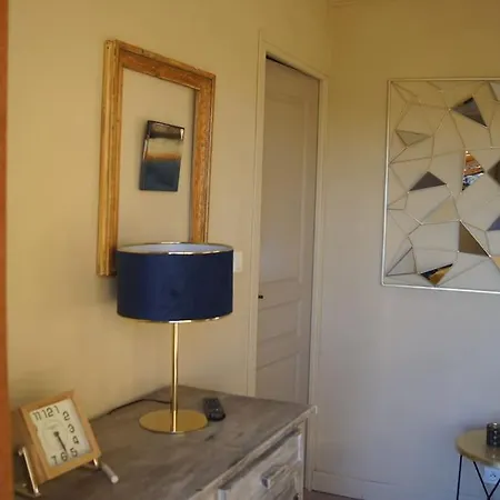 Les Pierres Blondes Apartment *