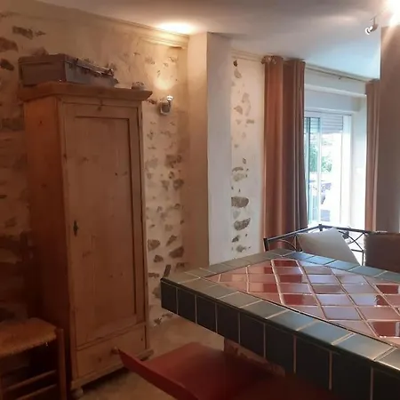 Les Pierres Blondes Apartment *